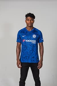 Kenny wearing a size L jersey